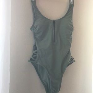 🌊Green One Piece Swimsuit!